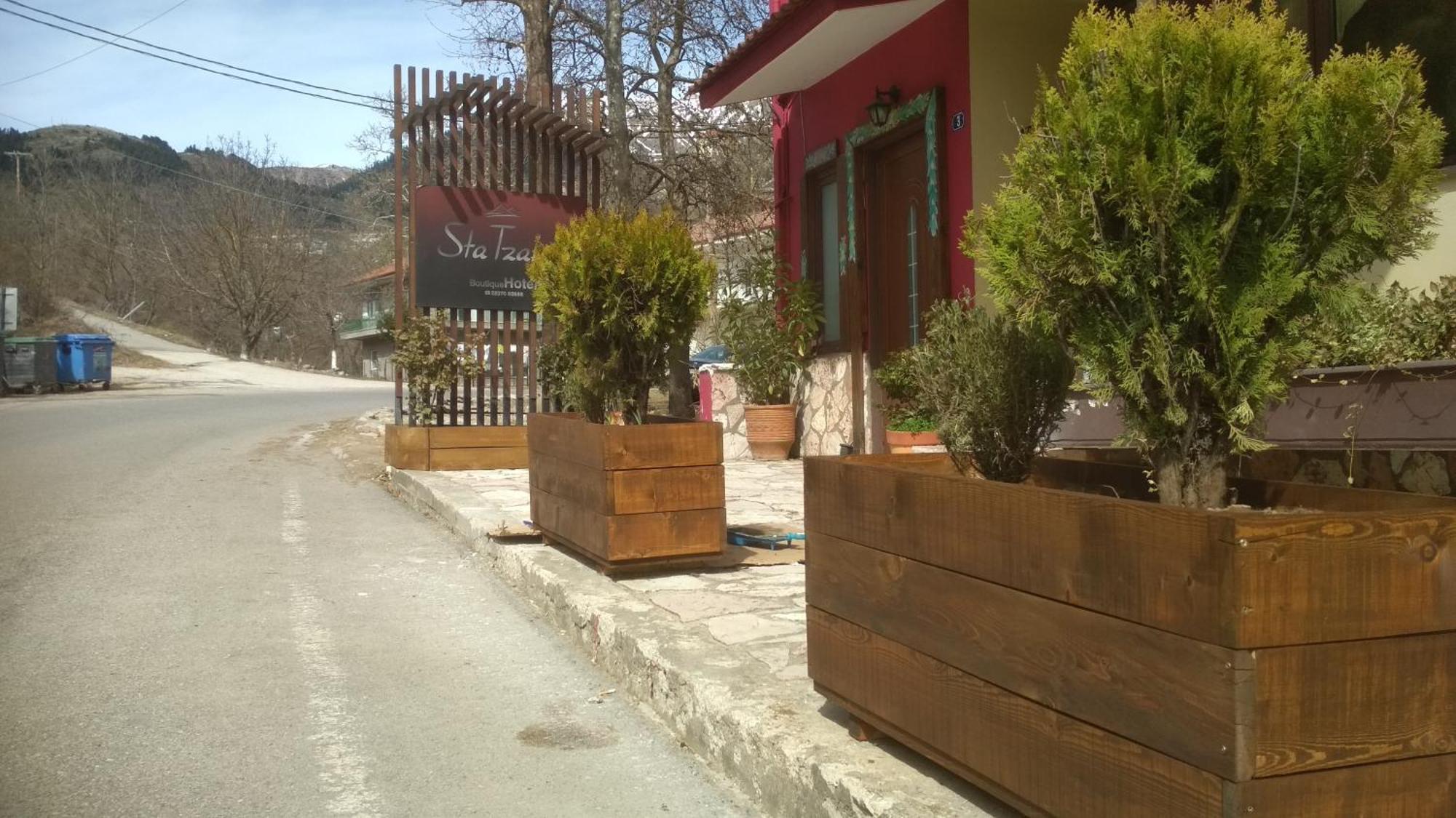 Hotel Xenonas Sta Tzakia Karpenísion Exterior foto
