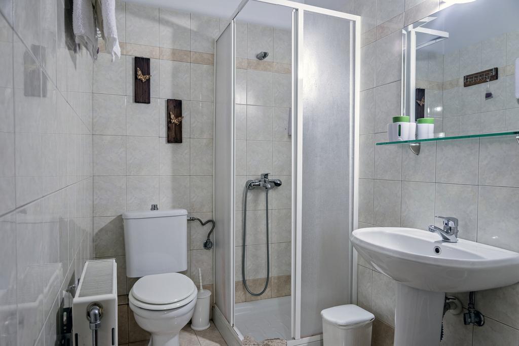Hotel Xenonas Sta Tzakia Karpenísion Habitación foto