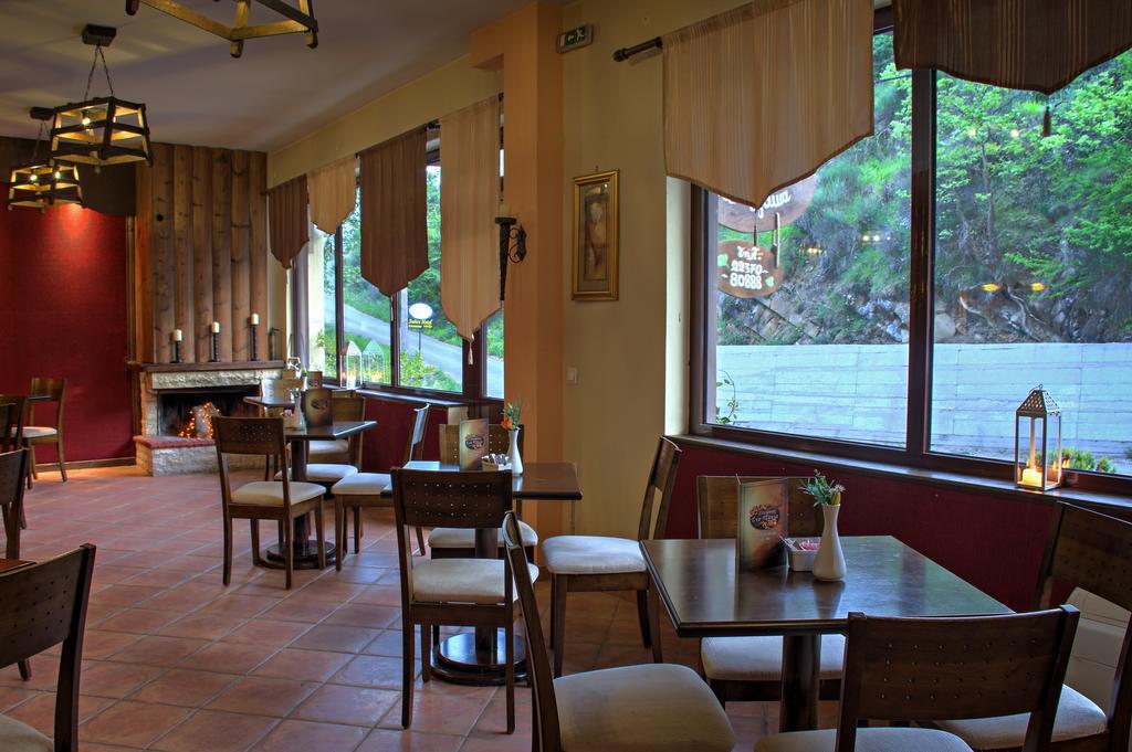 Hotel Xenonas Sta Tzakia Karpenísion Exterior foto